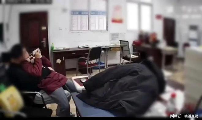 在办公室搂抱亲昵这样的必须踢出教师队伍PG电子麻将胡了2模拟器中学老师与女生(图3)