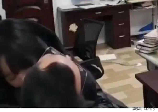 在办公室搂抱亲昵这样的必须踢出教师队伍PG电子麻将胡了2模拟器中学老师与女生(图6)